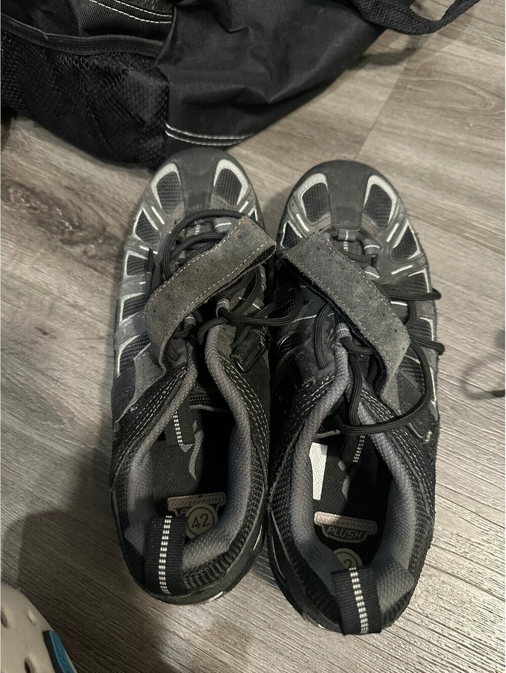 Specialized Cycling Shoes Size 42 Black with Cleats